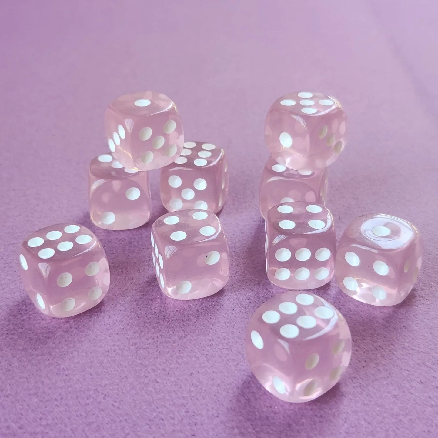 Mah Jongg Violet Bundle - Violet Mosaic Tiles (36MM), Purple Translucent Racks, & Pink Mat + FREE Dice