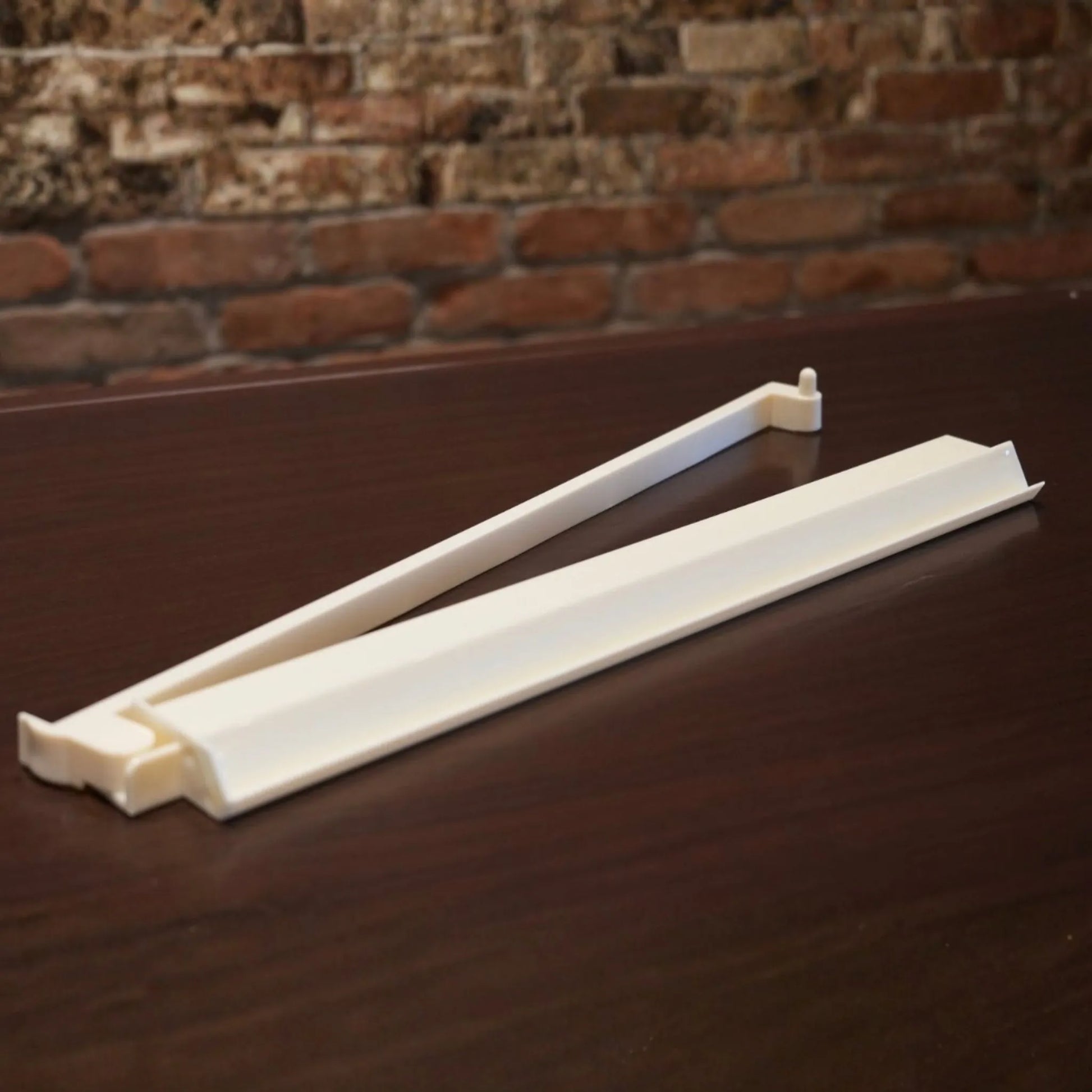 White Charleston Club mah jongg tile pusher for table play