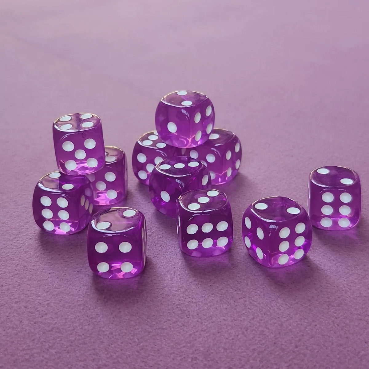 Mah Jongg Lavender Bundle - Purple Sparkle Tiles (30MM), Purple Mat, Purple Translucent Racks + FREE Dice
