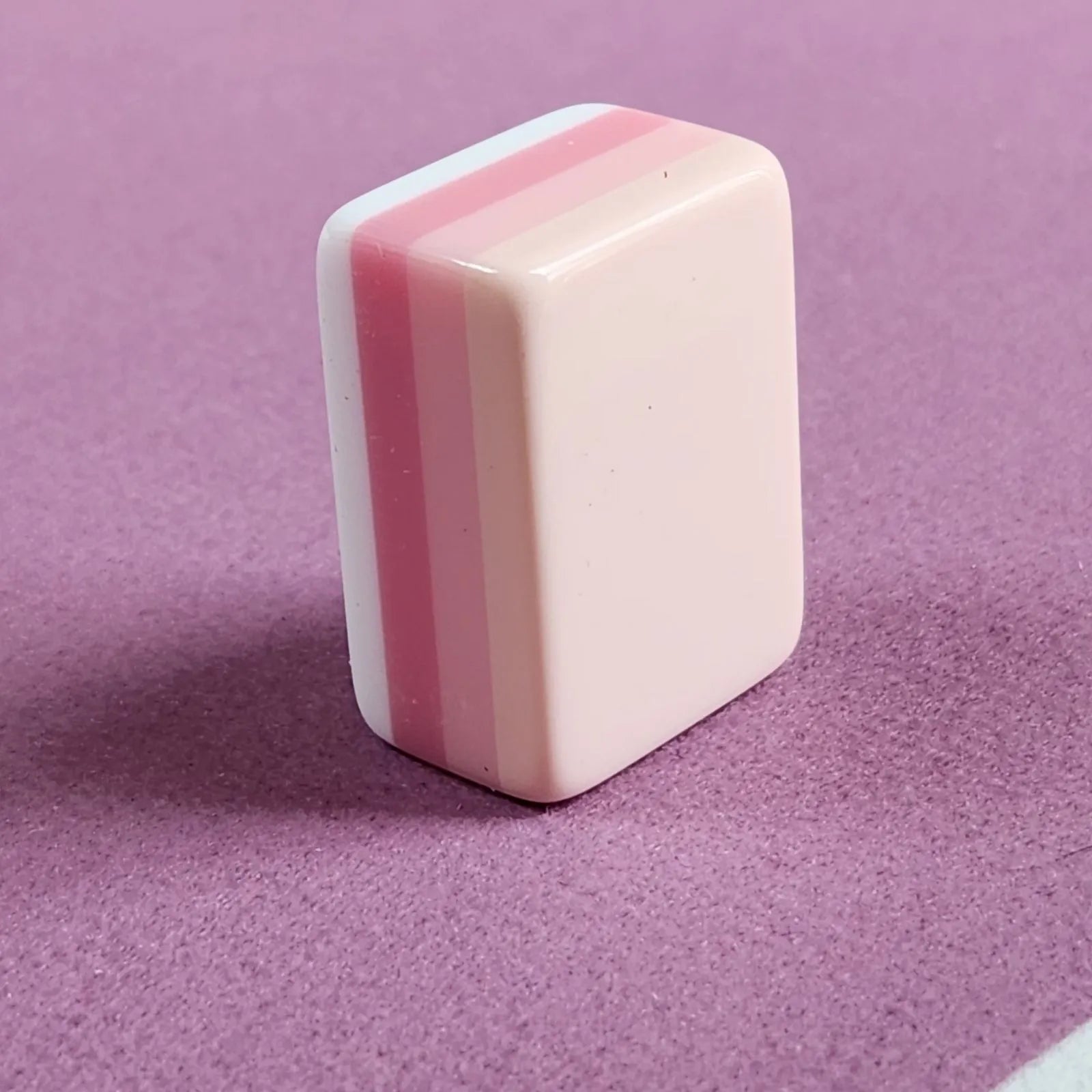 Side profile of Peach Tea 30MM American Mah Jongg tiles showing peach backs and white faces