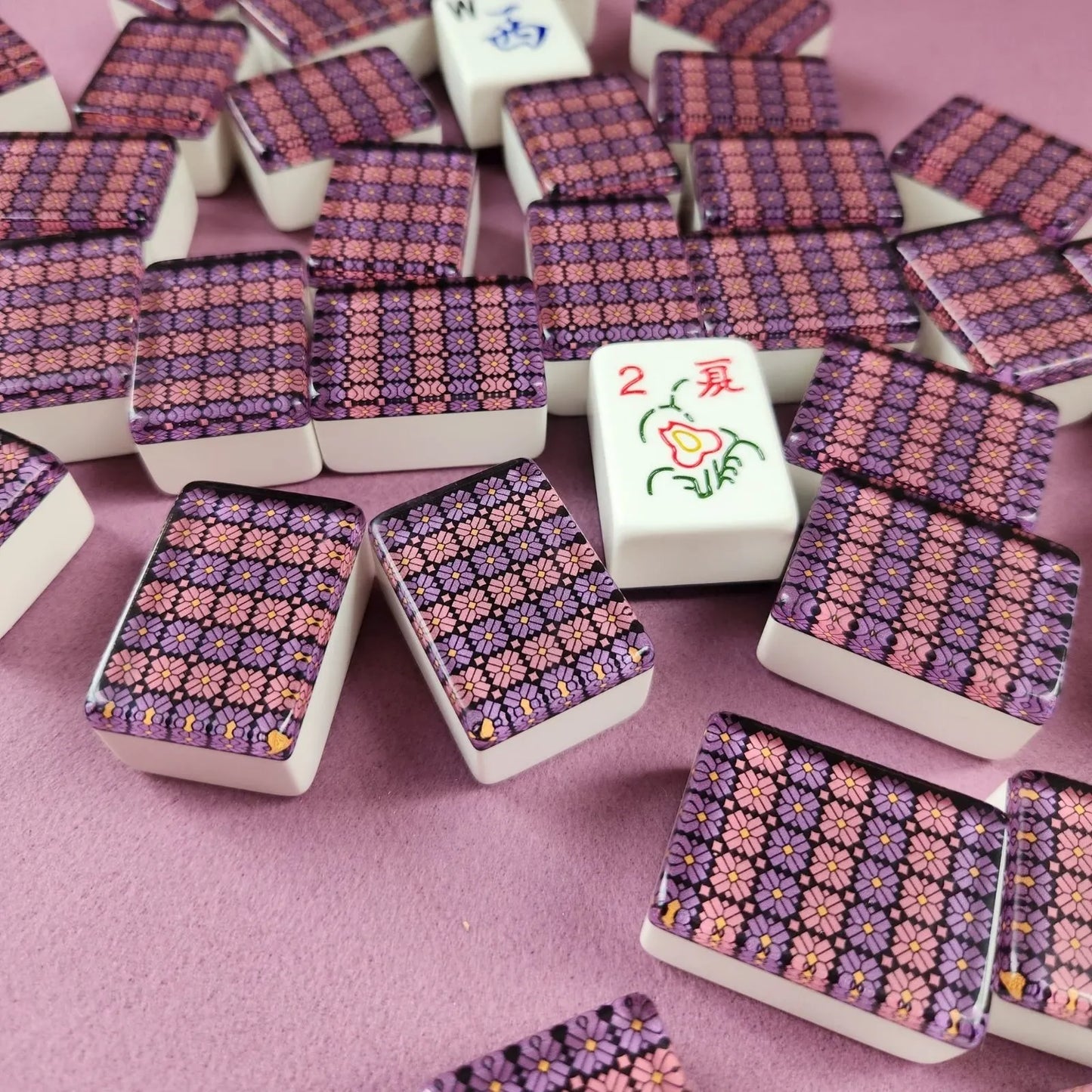 Mah Jongg Violet Bundle - Violet Mosaic Tiles (36MM), Purple Translucent Racks, & Pink Mat + FREE Dice